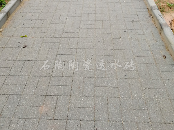 路面陶瓷透水砖要如何保养