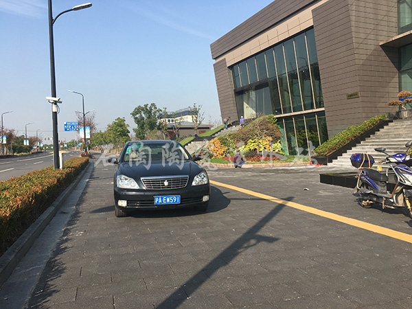 【金山工业区***办公楼】陶瓷透水砖项目工程