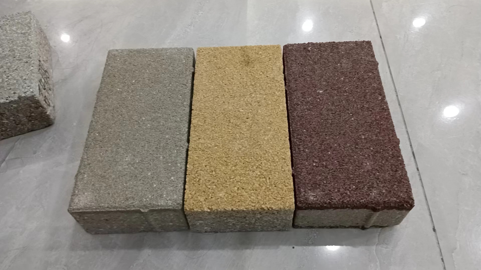 选购陶瓷透水砖需要注意什么